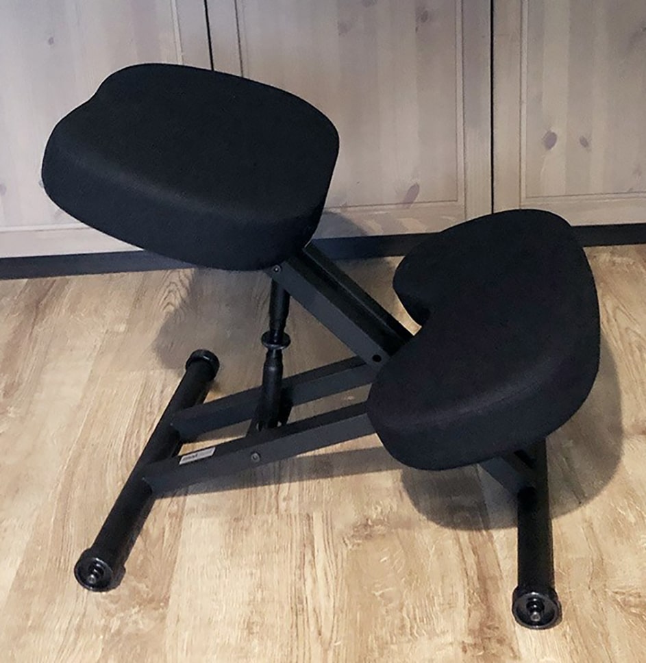 KM01 Black с чехлом. Металлический коленный стул